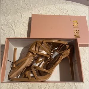 BRAND NEW brown heels